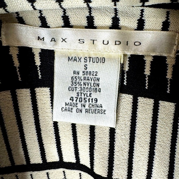 Max Studio Modern Geometric A-line skirt Size Small - Picture 3 of 4
